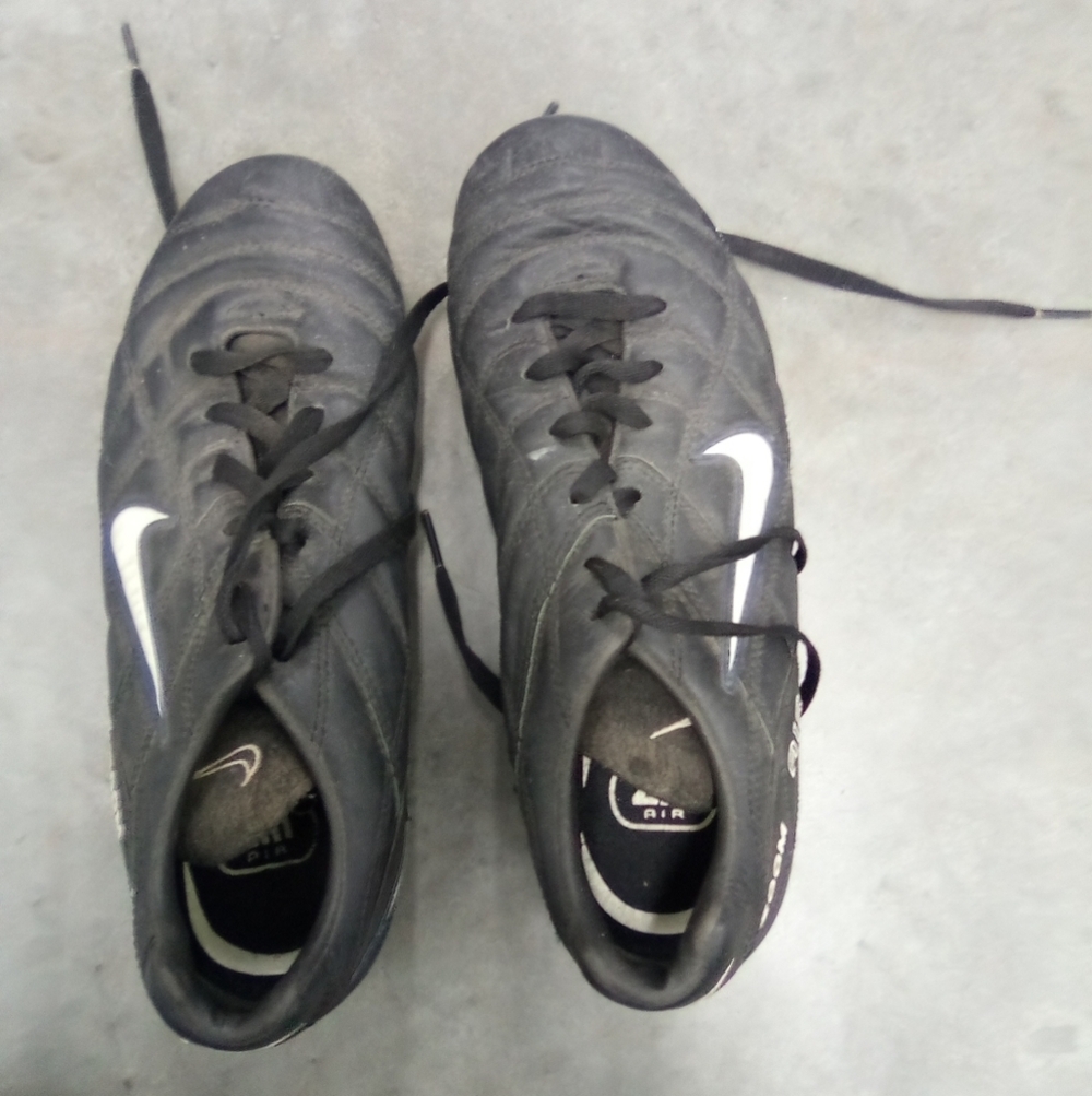 Nike Black Athletic Shoes for Performance